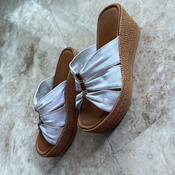 Italian Shoemakers Amayra Wedge Sandal in Sparkly White - Picture 6 of 7